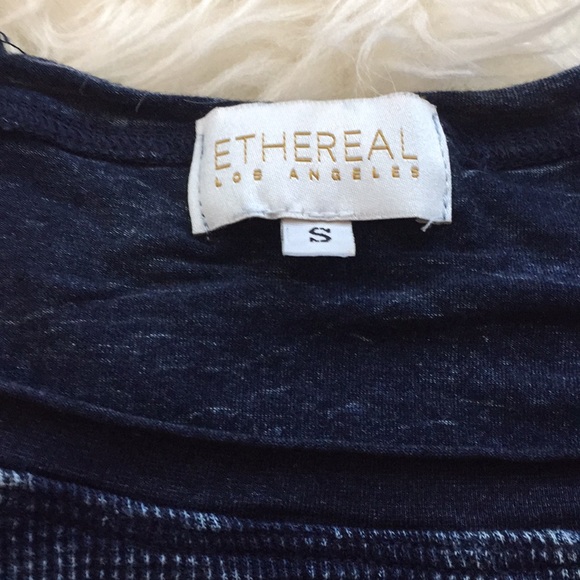 🌺 UNIQUE top🌺 - Picture 2 of 3